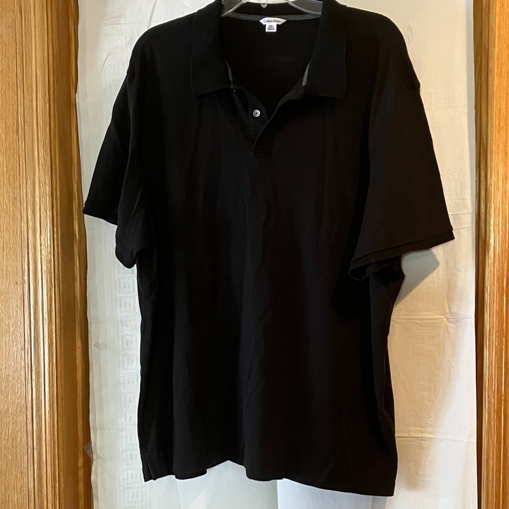 Calvin Klein Menโs XXL Black Short Sleeve Two Button Placket Collared Polo Shirt